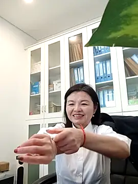 Chat +18 de WHUANUOZANYTO ao vivo