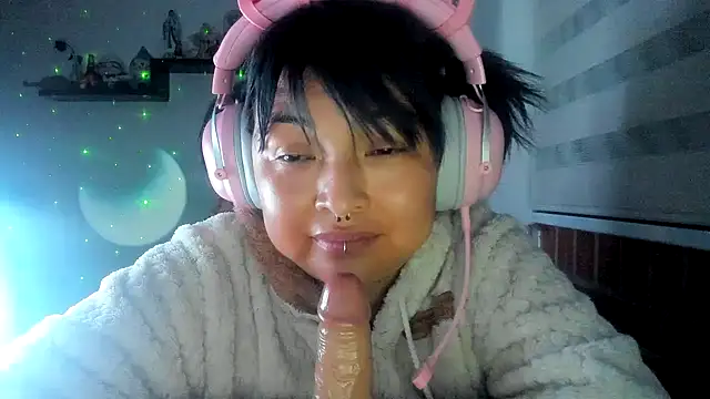 XXX chat uživo modela Shaddycute_