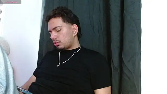 Henry_villa23's Webcam Show