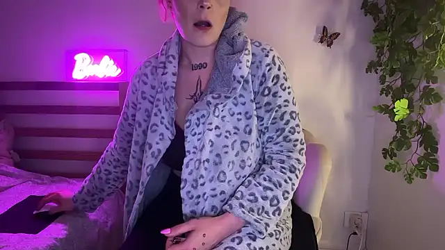 Pertunjukan Kamera Web JuliaVenom