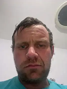 IDGAF-INDB: διαδικτυακό σόου στην κάμερα