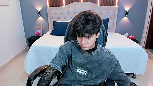 Živý XXX chat Tommy18__