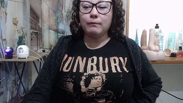 Chat XXX en directo de curly_greeneyed