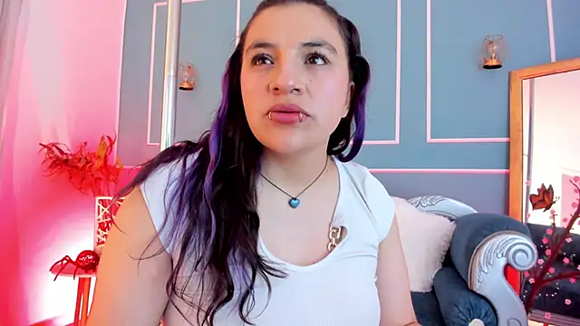 TaraTaylorr's Live XXX Chat