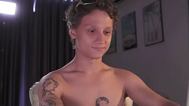 Nicky_neal Adlı Modelin Canlı XXX Sohbeti