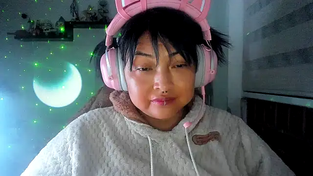 XXX chat uživo modela Shaddycute_