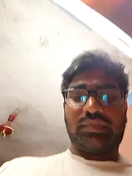 Harsha_Happy: διαδικτυακό σόου στην κάμερα