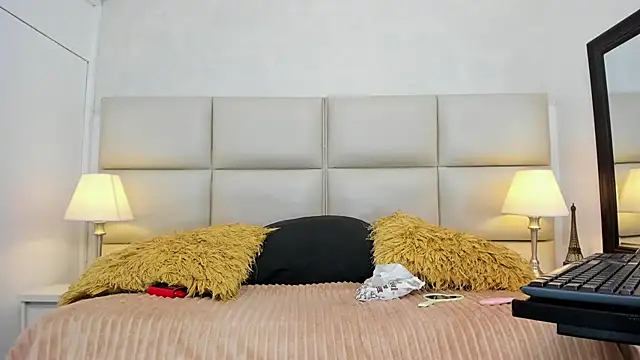 RosaliaMontero Adlı Modelin Canlı XXX Sohbeti