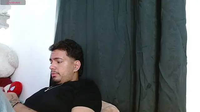 Pertunjukan Kamera Web Henry_villa23