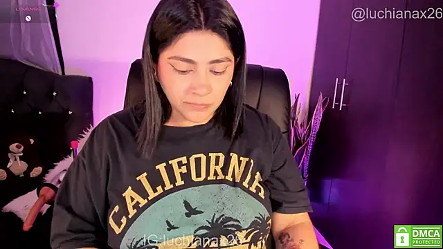 lucy26_ élő XXX-chatje