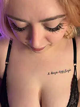 KellyMoors' Live XXX Chat