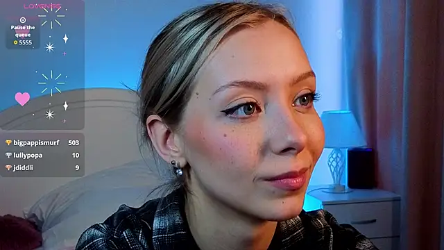 LumMinaのライブXXXチャット