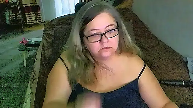 sex2 Adlı Modelin Canlı XXX Sohbeti