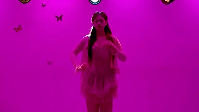 LOVE-018 Show Webcam