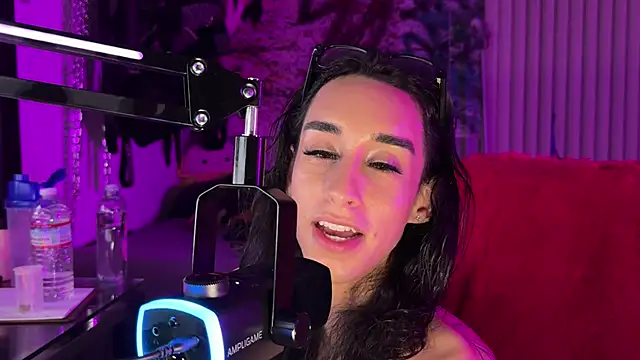 xoFrankie Show in webcam