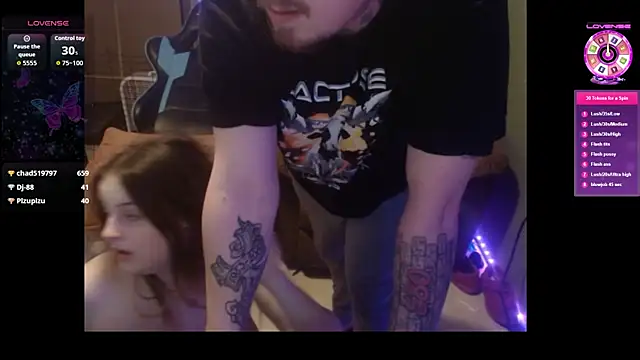 lovvluna: διαδικτυακό σόου στην κάμερα