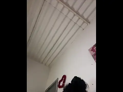 halana_squirts Adlı Modelin Canlı XXX Sohbeti