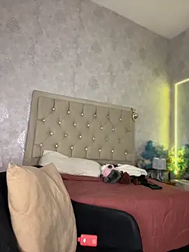 nini_love01 Adlı Modelin Canlı XXX Sohbeti