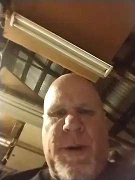 Reddog833: διαδικτυακό σόου στην κάμερα