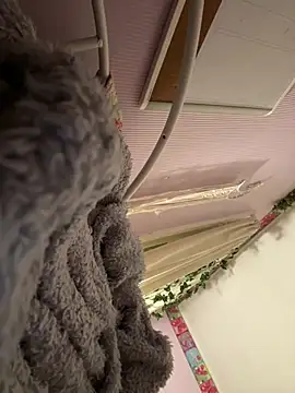 imawhorenslut19 Live XXX Chat