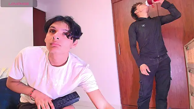 thomas_and_thiago live XXX chat