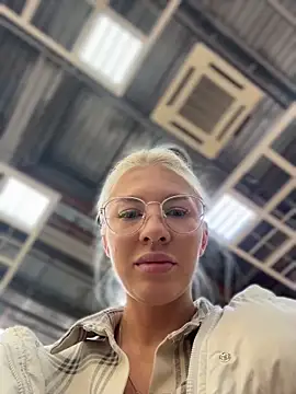 NewLale: вебкам-шоу