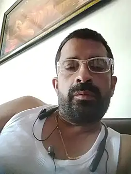 XxX_KING30: διαδικτυακό σόου στην κάμερα