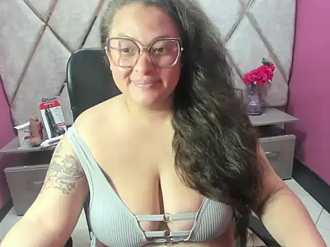 Sarah_Boobs_ Chat XXX in diretta