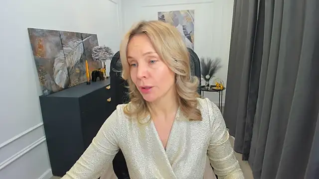 Sinty_Devis Adlı Modelin Canlı XXX Sohbeti