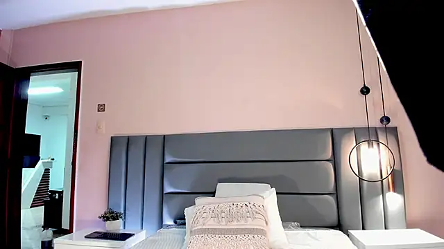 Chatroom XXX en direct de Zamira_Taylor