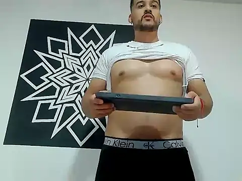 _CHRIS-DENNIS_: διαδικτυακό σόου στην κάμερα