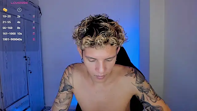 tylernova: онлайн-секс-чат