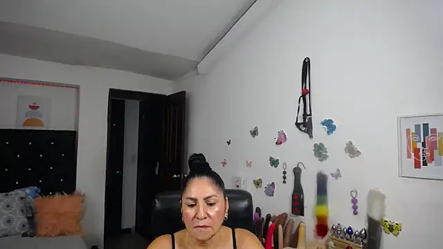 mature_bigboobs10 Adlı Modelin Canlı XXX Sohbeti