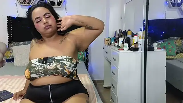 Chat +18 de charlotte_077 ao vivo