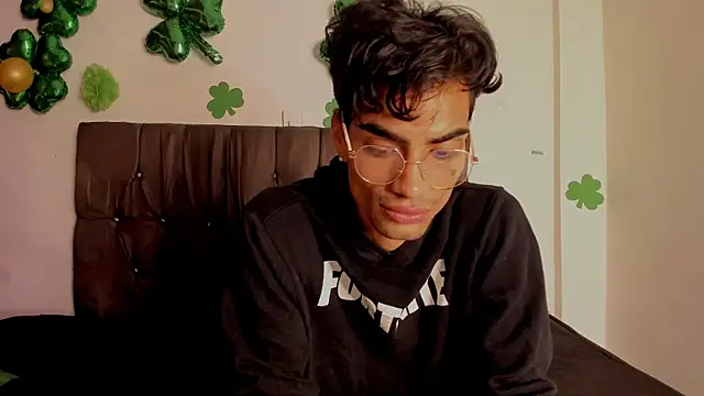 Pertunjukan Kamera Web Gay_Red_Room