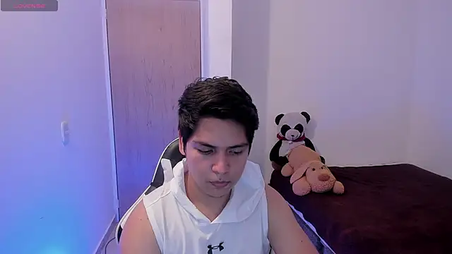 Asta_YunoXXX: διαδικτυακό σόου στην κάμερα