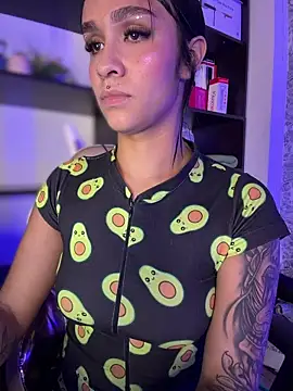 Isabella-Teen Adlı Modelin Canlı XXX Sohbeti