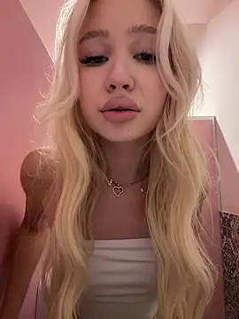 Kiss_Auroraa Webcam Show