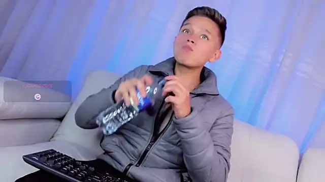 Tim_wolf: διαδικτυακό σόου στην κάμερα