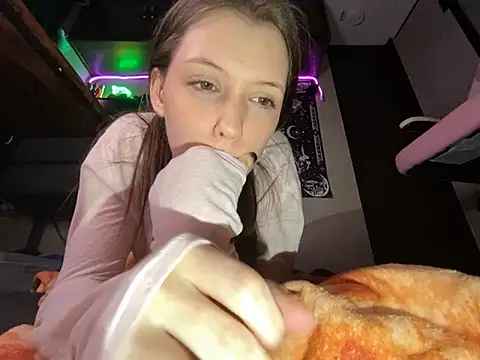 Thedeepwebcutie élő XXX-chatje