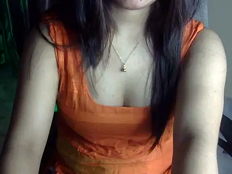 KHWAHIS- Adlı Modelin Canlı XXX Sohbeti