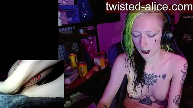 Twisted_Alice Adlı Modelin Canlı XXX Sohbeti