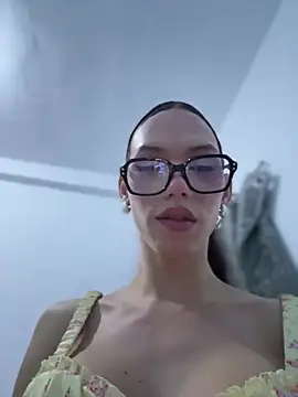 Pokazy przed kamerką – Carlita_cute