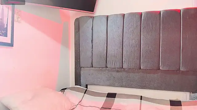 Chat +18 de Erick_Velveth ao vivo