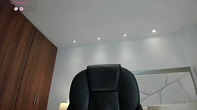 Natasha_Kiim_ Adlı Modelin Canlı XXX Sohbeti