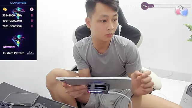 Naughty___asian 在線直播表演