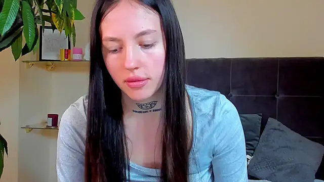 Chat +18 de AdrianaCult ao vivo