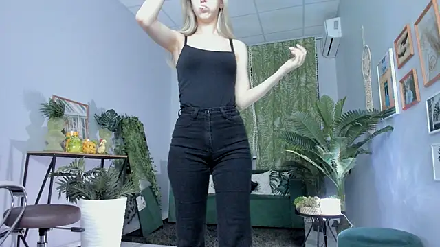 MaoqiBeverly: онлайн-секс-чат