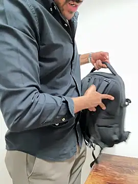 Show modela AdrianGarcia89 na web-kameri