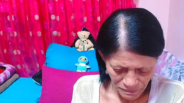 SLUTTYROXY élő XXX-chatje